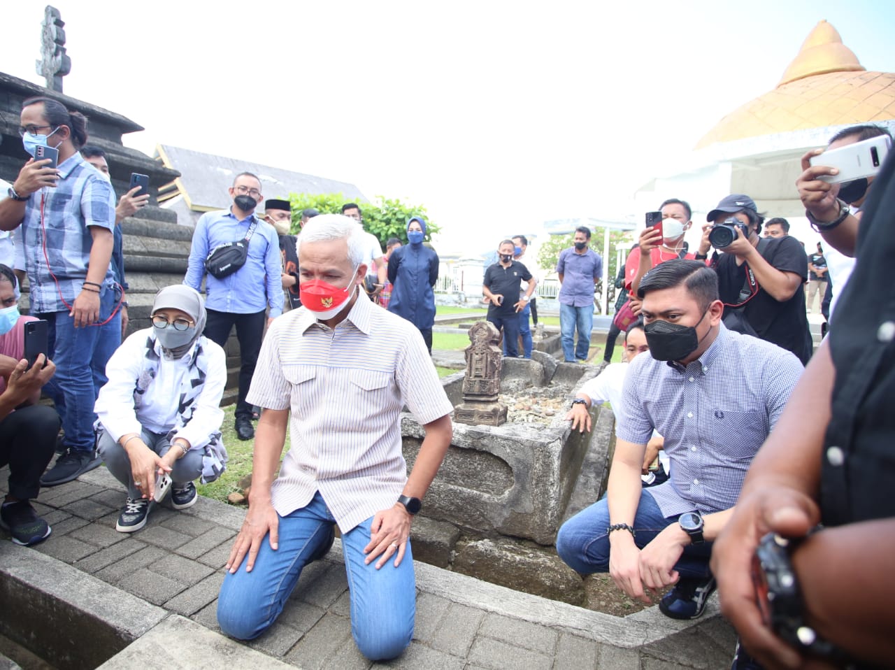 Bupati Gowa Dampingi Ganjar Pranowo Ziarah ke Makam Sultan Hasanuddin